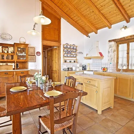 Athina Fiskardo By Tzamarelata